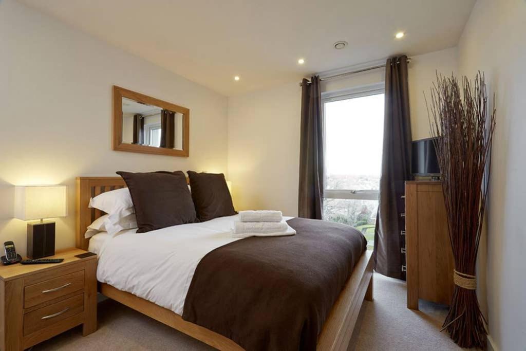 Modern Apartment At Slough Station, London In 18 Mins! Bagian luar foto