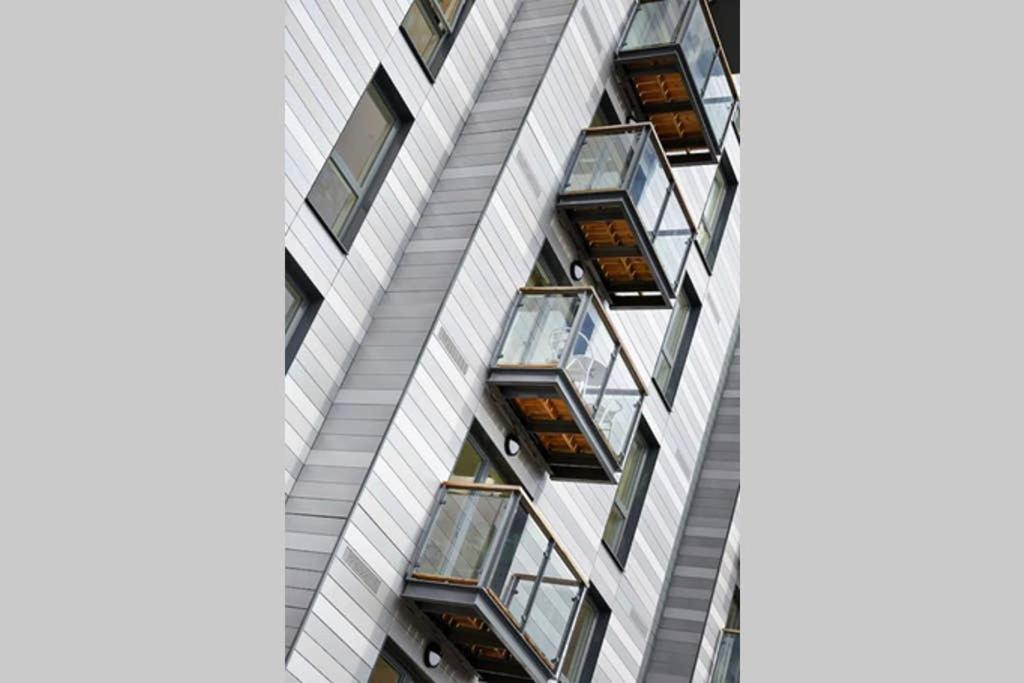 Modern Apartment At Slough Station, London In 18 Mins! Bagian luar foto